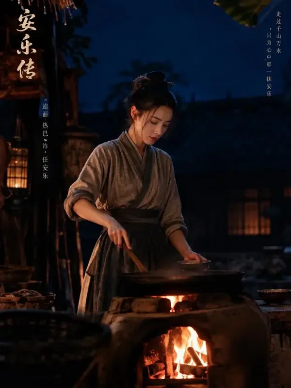 短剧《穿越小娘子:我在古代开饭馆》竖版封面,穿越重生题材